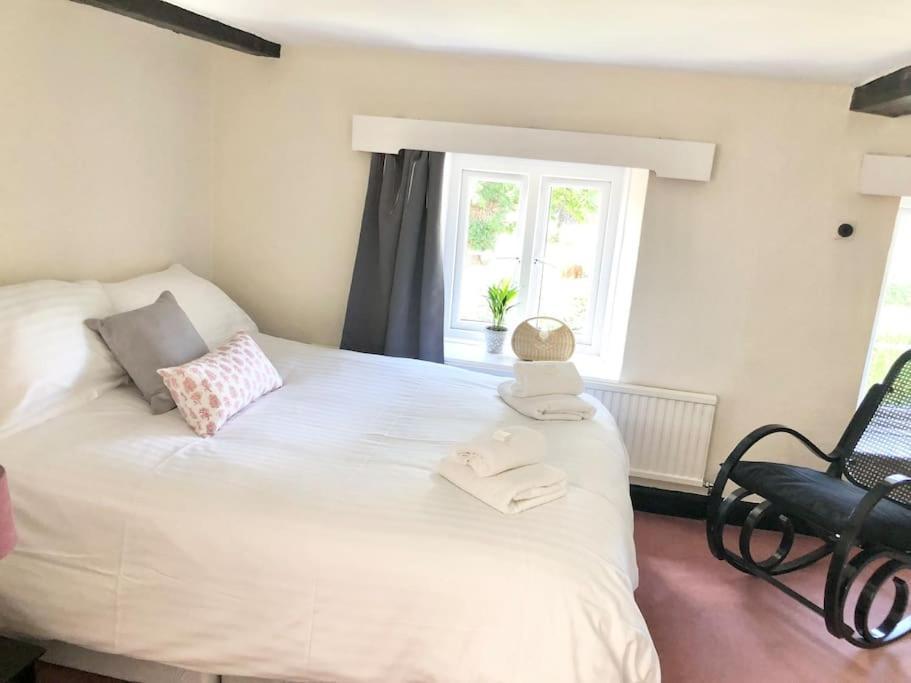 Cosy Farmhouse Escape In Monmouthshire Villa Wolves Newton Buitenkant foto
