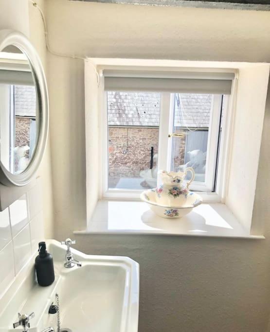 Cosy Farmhouse Escape In Monmouthshire Villa Wolves Newton Buitenkant foto