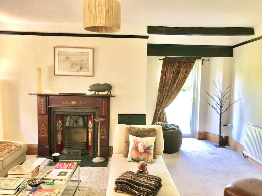 Cosy Farmhouse Escape In Monmouthshire Villa Wolves Newton Buitenkant foto