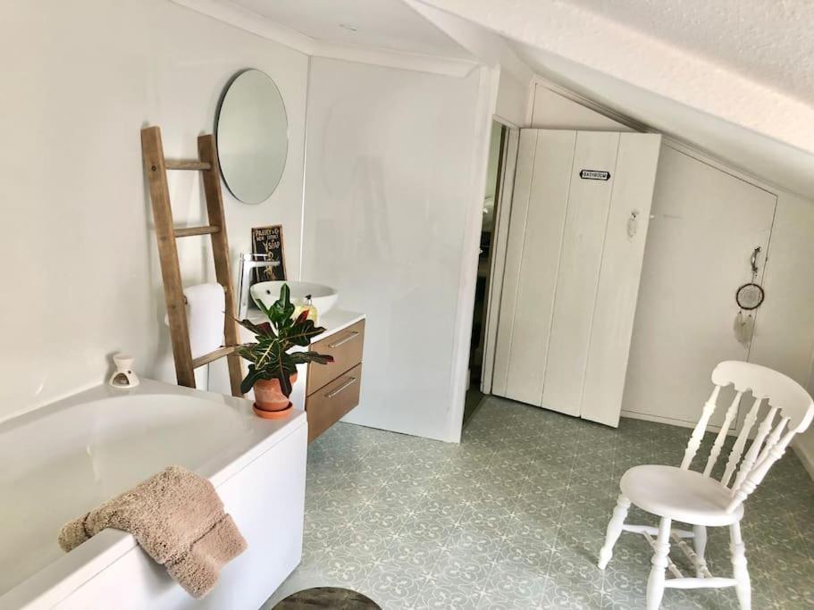 Cosy Farmhouse Escape In Monmouthshire Villa Wolves Newton Buitenkant foto