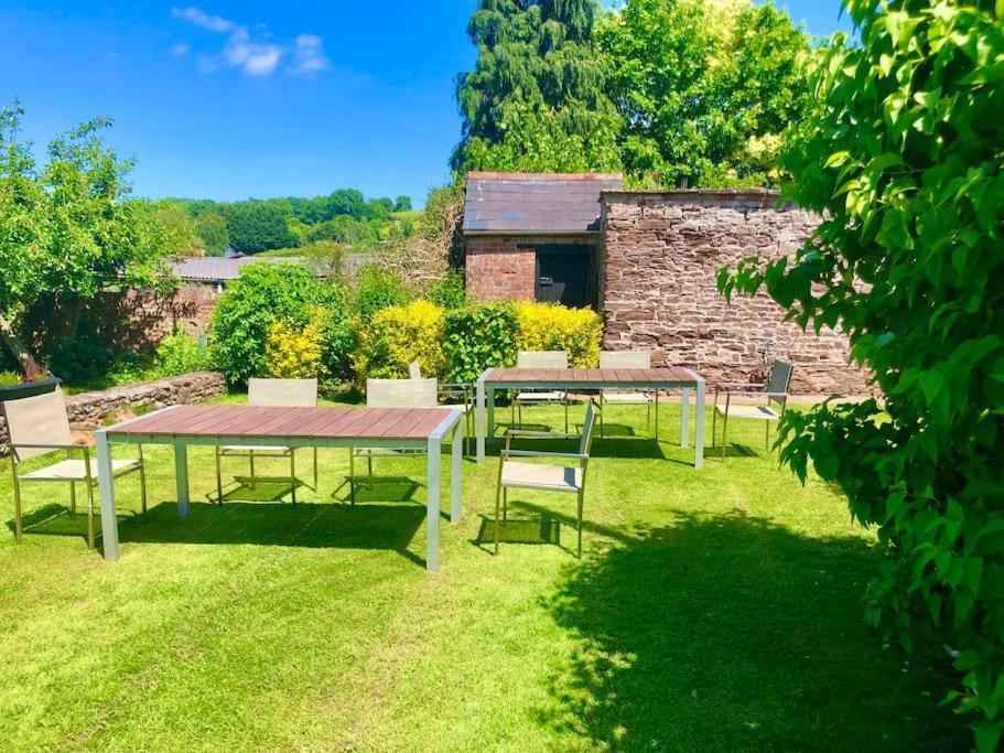 Cosy Farmhouse Escape In Monmouthshire Villa Wolves Newton Buitenkant foto