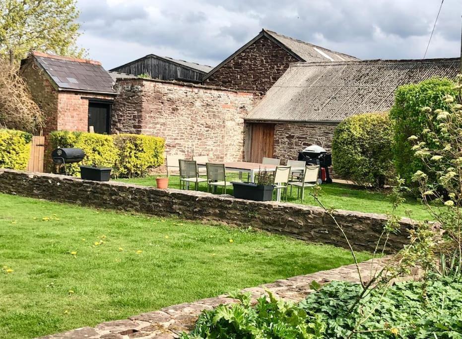 Cosy Farmhouse Escape In Monmouthshire Villa Wolves Newton Buitenkant foto