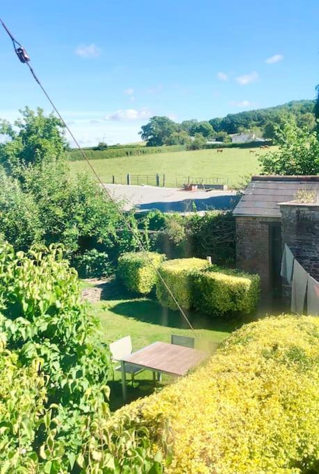 Cosy Farmhouse Escape In Monmouthshire Villa Wolves Newton Buitenkant foto
